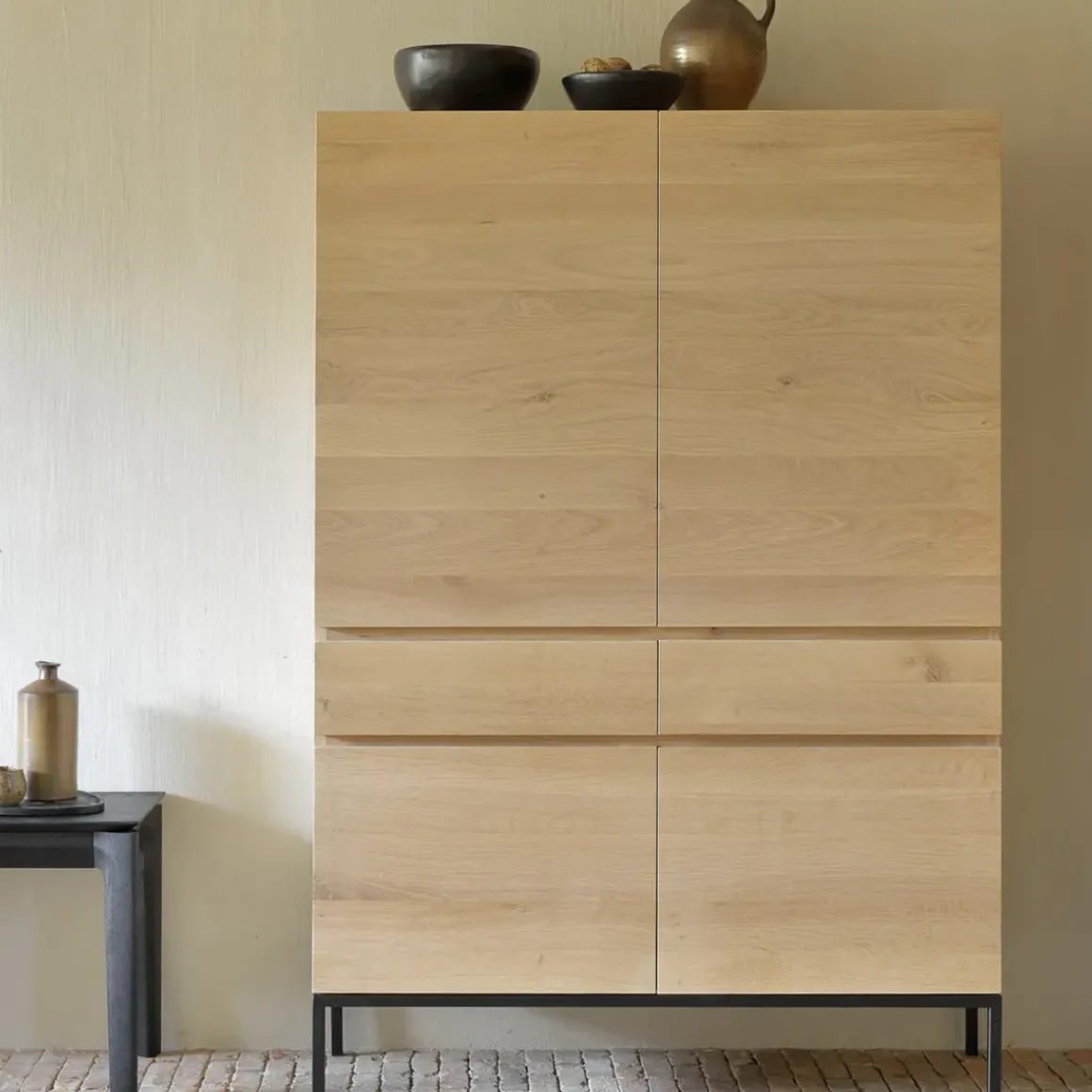 Armoire Ligna en chêne noir - 4 Portes, 2 Tiroirs