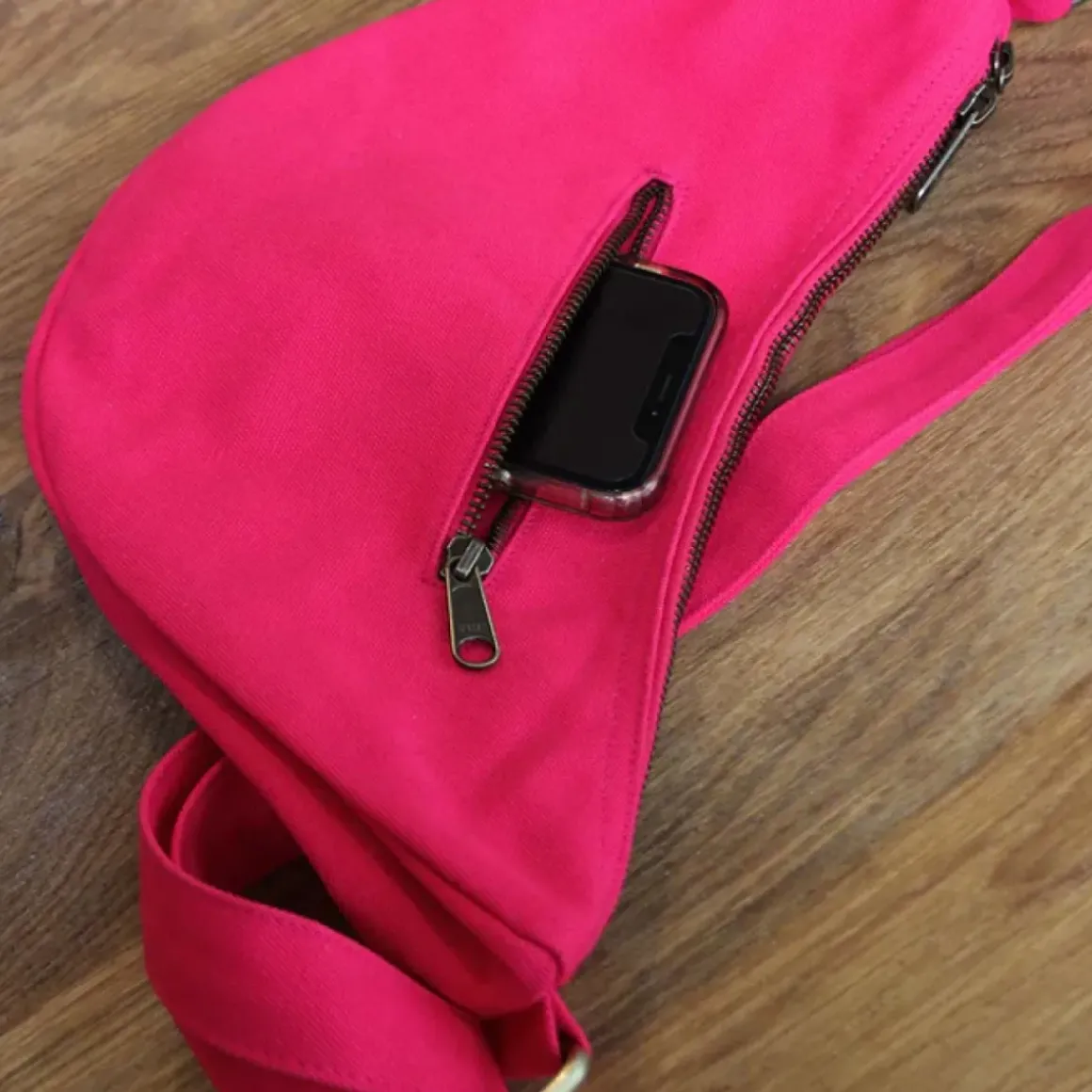 Banane Andrea Holi Fuschia