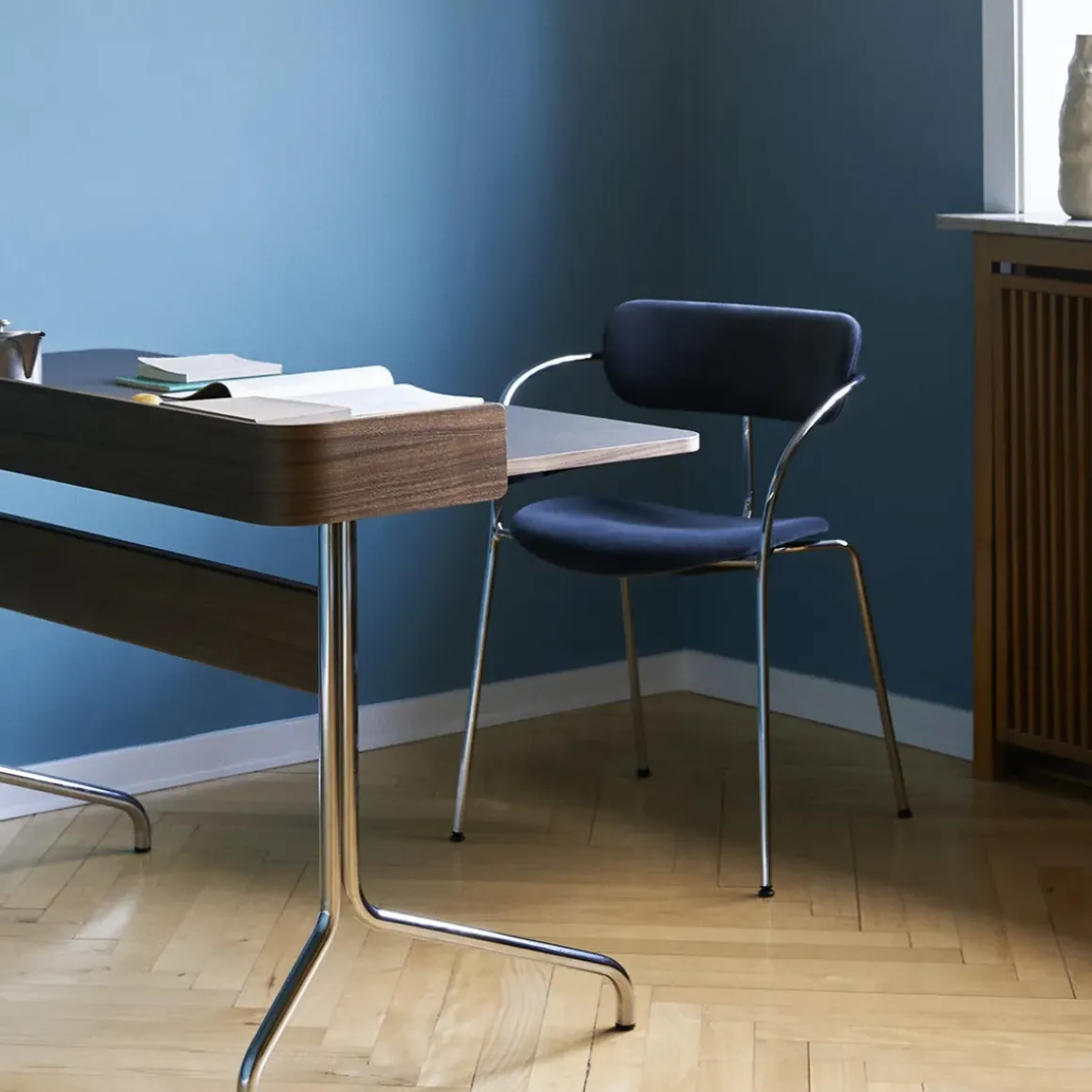 Bureau Pavilion AV17 Linoleum Iron 4178 - Noyer / Pieds Chrome