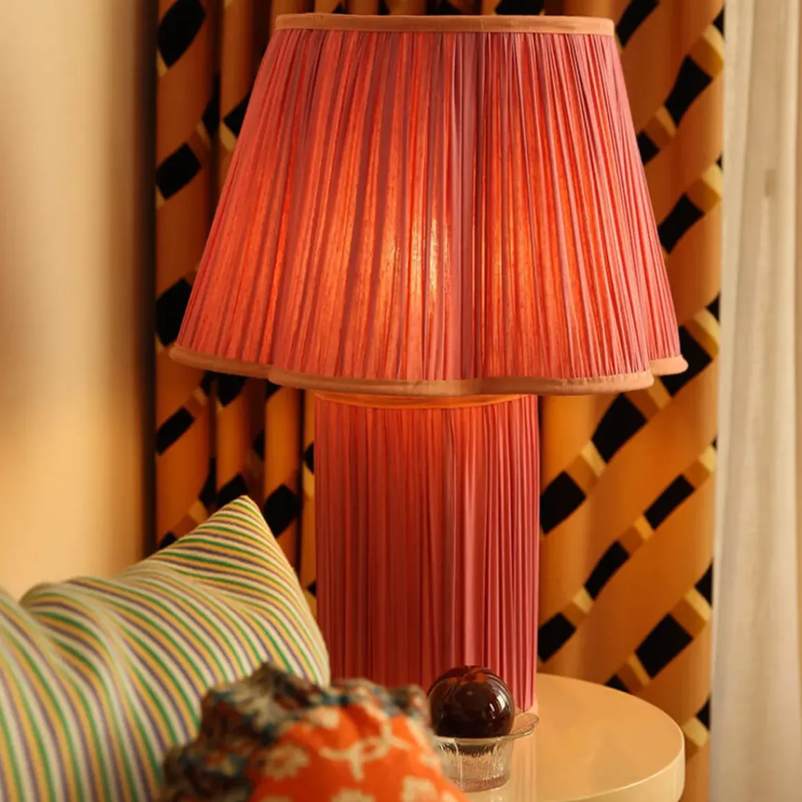 Lampe à poser Myra Silk Fuchsia