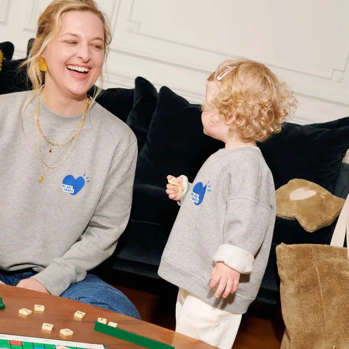 Le Sweat We Are Family Femme - Gris