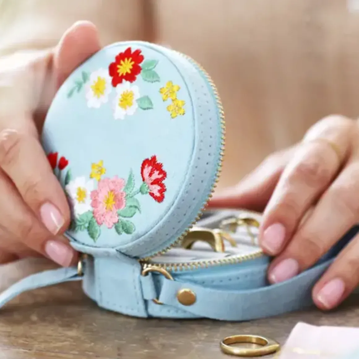 Mini boite à Bijoux rond en velours à fleurs brodées