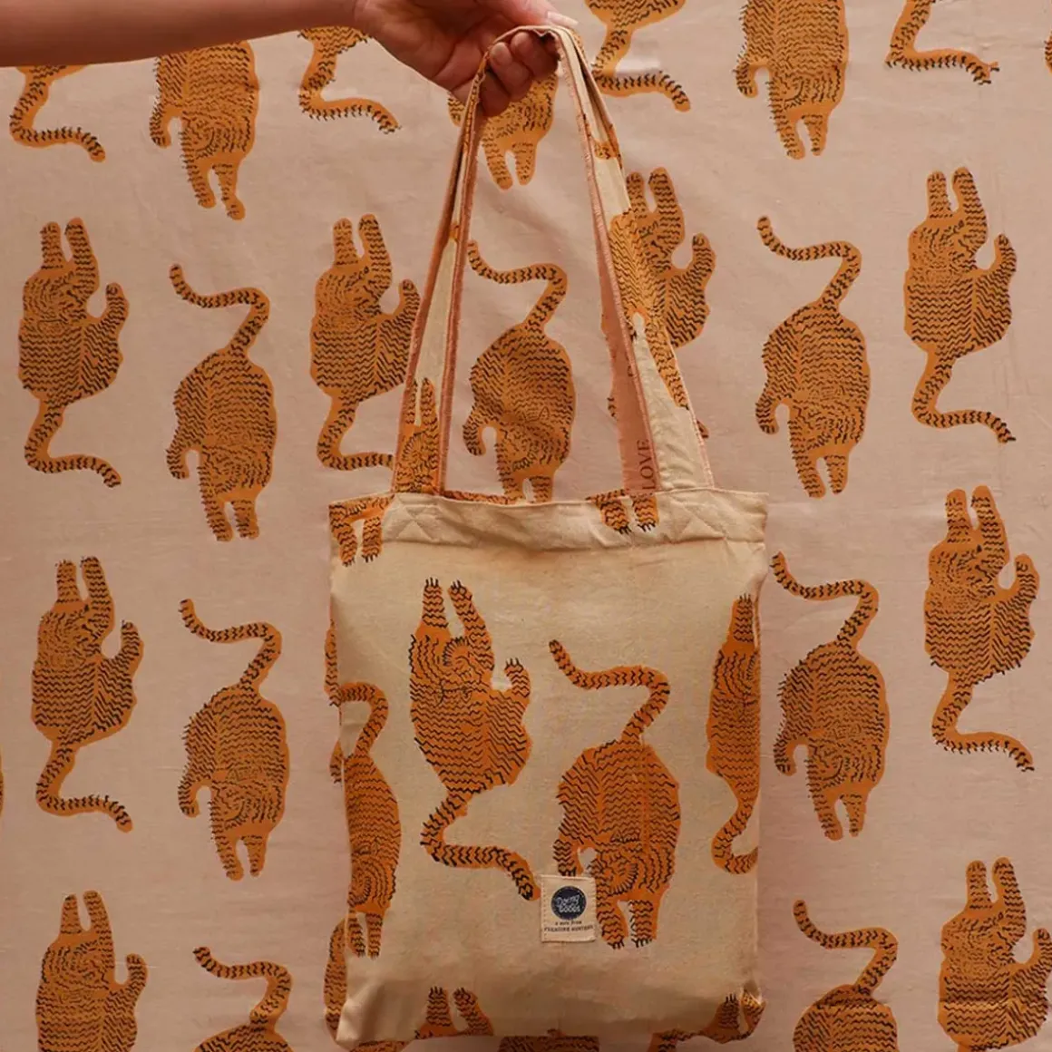 Plaid + Tote-bag Powder Tiger