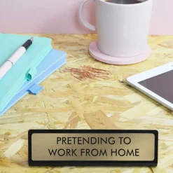 Plaque De Bureau Pretending to work from Home