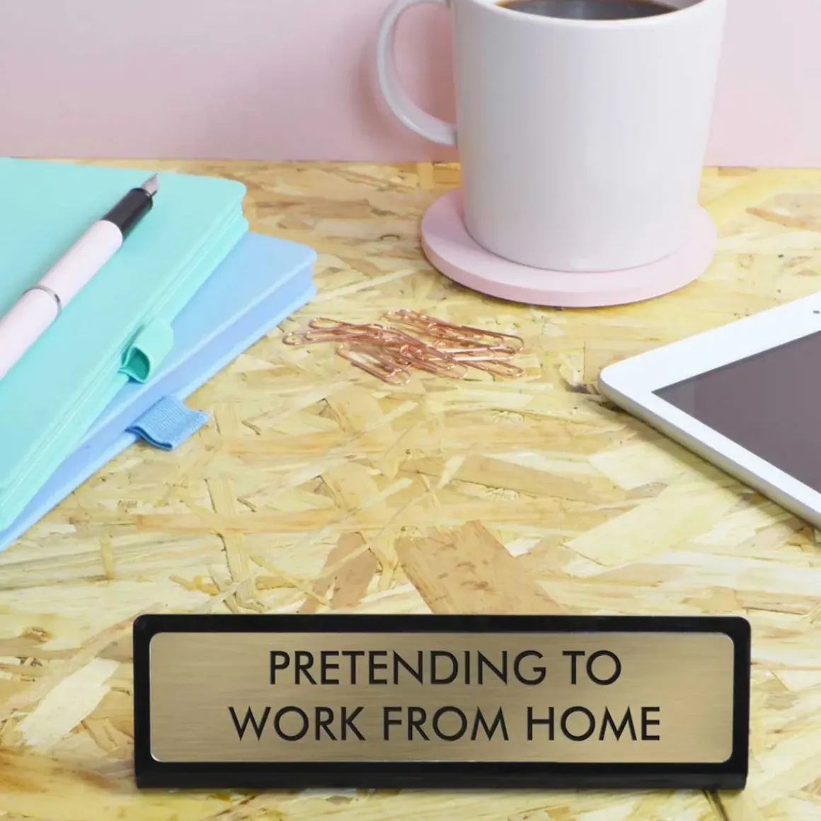 Plaque De Bureau Pretending to work from Home
