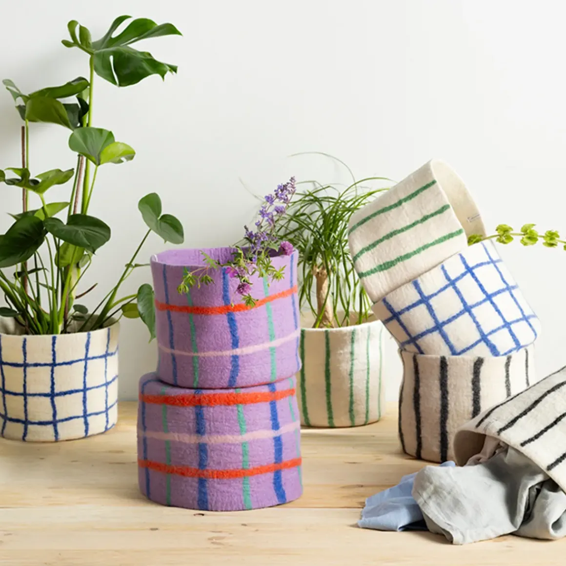 Pot de fleurs en laine - Rayures Noires
